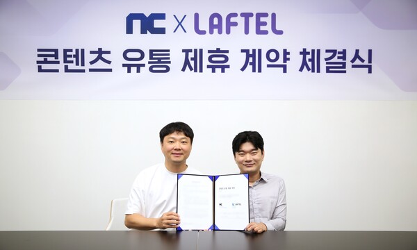 엔씨소프트(NC)와 라프텔은 2025년 8월 12일 판교 R&D 센터에서 콘텐츠 유통 제휴 계약 체결식을 진행했다. (왼쪽부터) 엔씨소프트 임원기 CBMO(최고사업관리책임자), 라프텔 박종원 대표. /사진=엔씨소프트(NC)