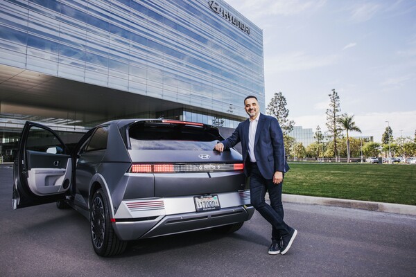 ‘2025 오토모티브 뉴스 올스타 어워즈’ ‘글로벌 완성차 미국 임원 부문’을 수상한 현대차 북미권역본부장 랜디 파커 CEO./사진=현대차