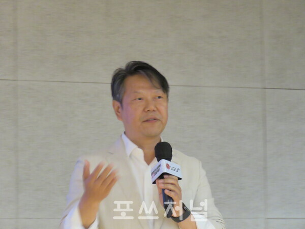 강봉수 LG유플러스 품질혁신센터장(상무)이 2025년 8월 26일 오전 서울 중구 LG서울역빌딩에서 열린 'AI 기반 품질 고도화' 기술설명회에서 ‘AI 기반 고객 불편 예측 및 선제 조치 시스템’을 주제로 발표하고 있다. /사진=강민혁 기자