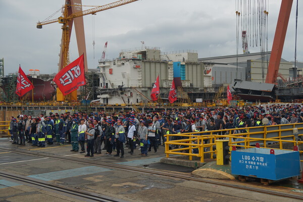 전국민주노동조합총연맹 전국금속노조 HD현대중공업지부가 31일 오후 2시부터 전체 6000여명의 조합원을 대상으로 3시간 파업을 하고 있는 모습. /HD현대중공업 노동조합.
