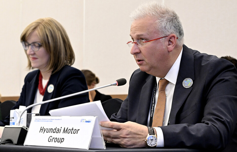 켄 라미레즈(Ken Ramirez) 현대자동차 HMG에너지&수소사업본부 부사장이 제16차 청정에너지 장관회의(CEM16) 산업탈탄소 및 에너지 효율 세션에 참석해 발언하고 있다. 2025.8.27./사진=현대차그룹