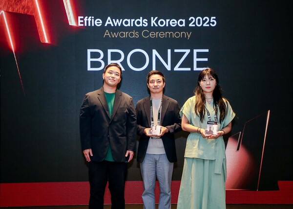 ’컴투스프로야구’ 시리즈 캠페인 ’에피 어워드 코리아’ 시상식. 컴투스 서현욱 실장(가운데). 2025.8.29. /사진=컴투스