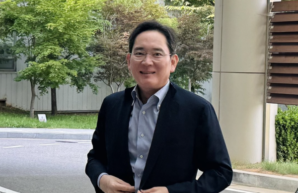 이재용 삼성전자 회장이 2025년 7월 29일 강서구 서울김포비즈니스항공센터(SGBAC)를 통해 워싱턴으로 출국하고 있다. /사진=연합