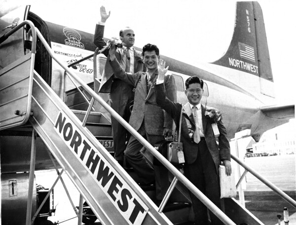 1960년 7월 프랑스 뷰티 기업 ‘코티’의 초청을 받은 서성환 선대회장이 국내 장업계 인사로는 최초로 해외 시찰에 올랐다./아모레퍼시픽