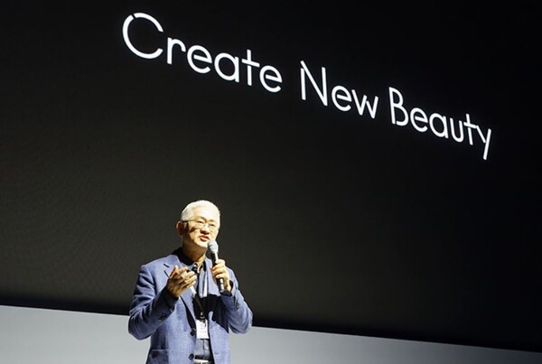 2025년 9월 4일 아모레퍼시픽 그룹 서경배 회장이 80주년 창립기념식에서 중장기 비전을 선포하고 있다./아모레퍼시픽