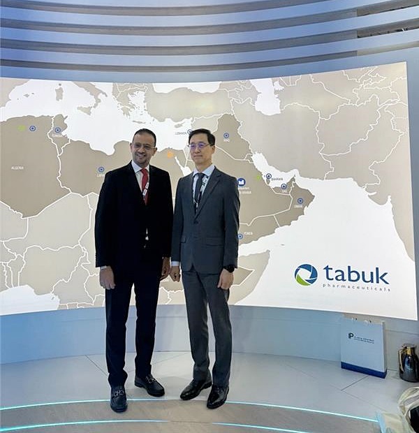 박재현 대표이사와 이스마일 쉐하다 타북 CEO가 /2025.9.8.한미약품