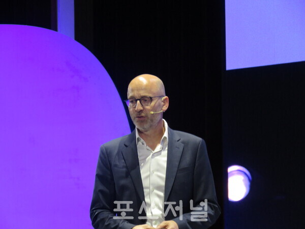 피터 플루임(Peter Pluim) SAP 엔터프라이즈 클라우드 서비스 총괄(President)이 2025년 9월 11일 서울 강남구 코엑스 컨벤션센터에서 열린 '삼성SDS REAL Summit 2025'에서 기조연설하고 있다. /사진=강민혁 기자