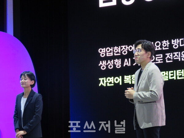 이경종  KB금융그룹 센터장(오른쪽)과 박정미 삼성SDS 상무가 2025년 9월 11일 서울 강남구 코엑스 컨벤션센터에서 열린 '삼성SDS REAL Summit 2025'에서 'KB with AI: FabriX와 함께하는 AI Agent 여정과 디지털 금융의 미래'를 주제로 발표하고 있다. /사진=강민혁 기자