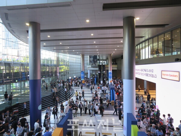 2025년 9월 11일 서울 강남구 코엑스 컨벤션센터에서 열린 '삼성SDS REAL Summit(리얼 서밋) 2025' 고객초청행사에서 국내·외 전문가들은 '내일의 기술을 내 일의 기술로'를 주제로 기업업무 혁신을 위한 Agentic(에이전틱, 능동형) AI 활용전략과 고객 성공사례를 공유하는 자리를 가졌다. /사진=강민혁 기자