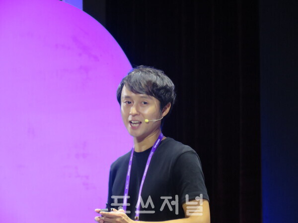 최훈 업스테이지 사업개발 총괄(이사)이 2025년 9월 11일 서울 강남구 코엑스 컨벤션센터에서 열린 '삼성SDS REAL Summit 2025'에서 '변화와 혁신의 기록: 삼성 클라우드 플랫폼과 함께하는 Upstage의 성공 여정'을 주제로 발표하고 있다. /사진=강민혁 기자