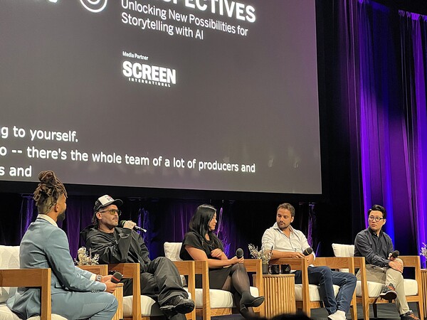 CJ ENM 김승우 AI 크리에이터(오른쪽 첫번째) 등 관계자들이 2025년 9월 8일(현지시간) 토론토국제영화제 산업 콘퍼런스에서 AI 콘텐츠 제작사례 및 인사이트에 대해 논의하고 있다. / 사진=CJ ENM