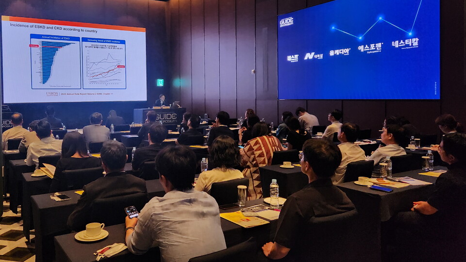 LG화학이 개최한 고인산혈증치료제 네폭실 심포지엄에 참석한 사람들이 발표를 듣고 있다. 2025.9.10./사진=LG화학