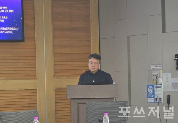 2025년 9월 10일 서울 여의도 국회의원회관 제1세미나실에서 열린 '건설현장 AI기반 로봇기술을 활용한 건설관리 고도화 방안' 세미나에서 이성재 삼성물산 건설기술디지털팀 그룹장 상무가 '건설현장 로봇기술 적용사례-정부의 로봇기술 활성화 방안' 발제를 진행하고 있다. /사진=송신용 기자
