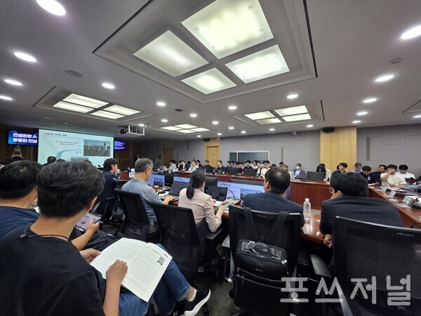 2025년 9월 10일 서울 여의도 국회의원회관 제1세미나실에서 '건설현장 AI기반 로봇기술을 활용한 건설관리 고도화 방안' 세미나가 진행되고 있다. /사진=송신용 기자