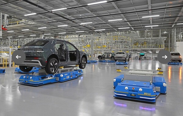 미국 조지아주 현대차그룹 메타플랜트 아메리(HMGMA) 내 차체 및 부품 나르는 자율이동로봇./현대차