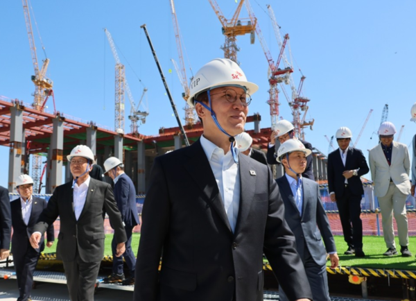 김민석 국무총리가 2025년 9월 11일 경기 용인시 처인구 용인 반도체 클러스터 공사 현장을 방문해 이동하고 있다. /사진=연합