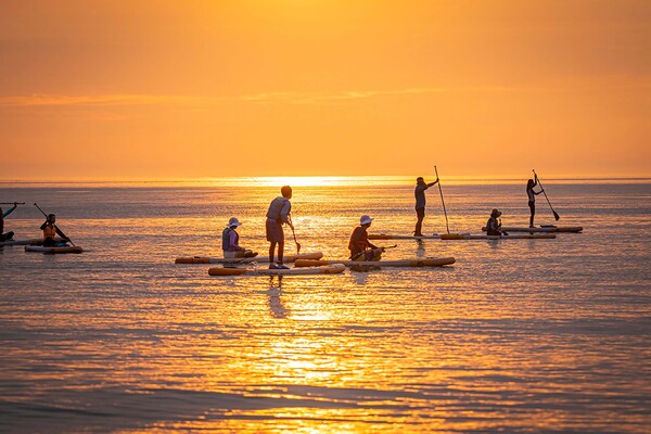 아일랜드 리솜에서 진행되는 패들&서프 클래스 현장 모습이다. /2025.9.12 호반그룹