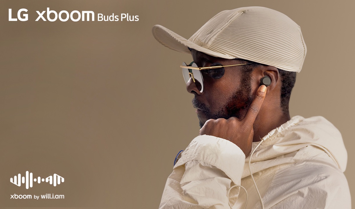 세계적인 뮤지션 윌아이엠(will.i.am)이 LG전자와 협업을 통해 전문적인 사운드 튜닝이 적용된 엑스붐 버즈 플러스를 착용했다. 2025.9.15./사진=LG전자