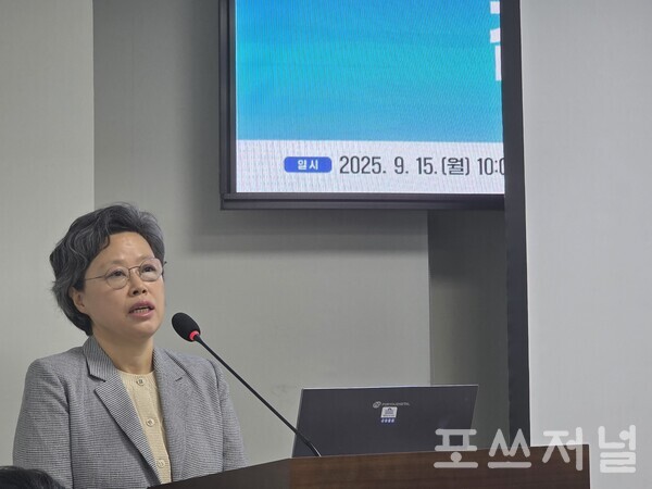 2025년 9월 15일 서울 국회의원회관 제3간담회실에서 열린 '이재명 정부의 주거빈곤 해소 로드맵 제안-집다운 집에서 살고 싶다, 주거 빈곤에 갇힌 176만 가구' 토론회에서 최은영 한국도시연구소장이 '최저주거기준 미달 가구와 지옥고 거주 가구 현황 및 주거비 지원 제도 개선' 발제를 진행하고 있다. /사진=송신용 기자