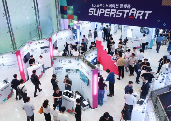 LG가 2025년 9월17일부터 이틀간 마곡 LG사이언스파크에서 스타트업 발굴·육성 행사인 ‘슈퍼스타트 데이 2025’를 개최한다. 사진은 '슈퍼스타트 데이 2024' 행사장 모습./LG