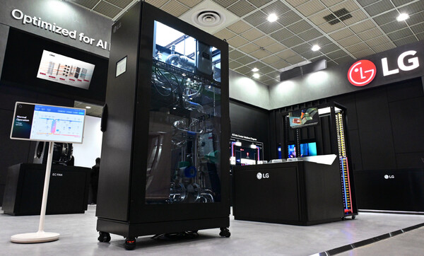 데이터센터 내 CPU·GPU 칩의 열을 직접 냉각시키는 액체 냉각 솔루션인 LG전자 CDU(Coolant Distribution Unit, 냉각수 분배 장치) / 사진=LG전자