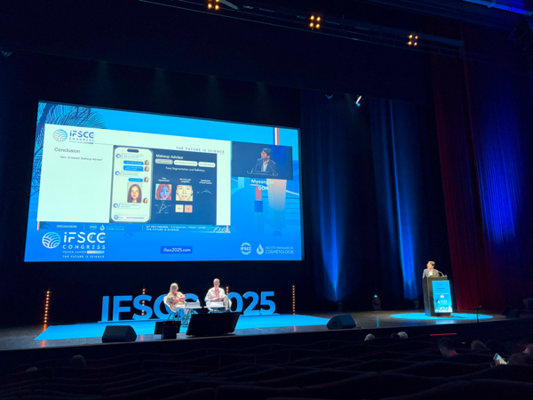 고명진 아모레퍼사픽 R&I 센터 연구원이 최근 프랑스 칸에서 진행 중인 제35회 세계화장품학회에서 연구주제를 발표하고 있다. /2025.9.19.아모레퍼시픽