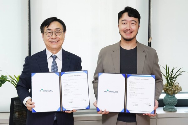 2025년 18일 HS효성 마포본사에서 임진달 HS효성첨단소재 대표이사(왼쪽)와 박찬종 선수가 앰배서더 조인식에서 기념촬영을 하고 있다./사진=HS효성첨단소재