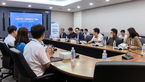 NH농협금융은 2025년 9월 18일 임직원의 디지털 활용 역량을 높이고 새로운 변화와 도전을 장려하는 조직문화 확산을 위해 사내 프로그램 'Digital Learnch Time'을 실시했다./사진=NH농협금융
