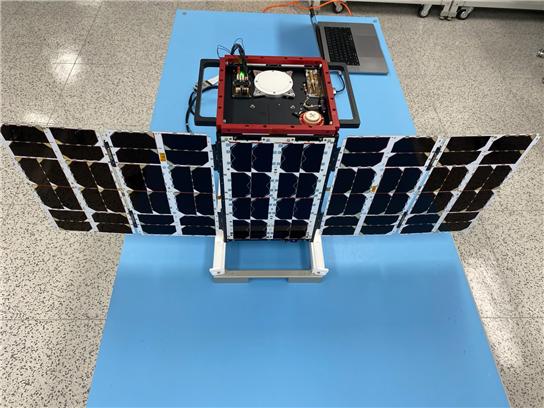 E3T 1호의 태양판을 전개한 모습이다. /2025.9.19 우주항공청