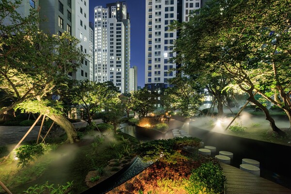 삼성물산 래미안 원베일리의 그린 캐스케이드./2025.9.21./삼성물산