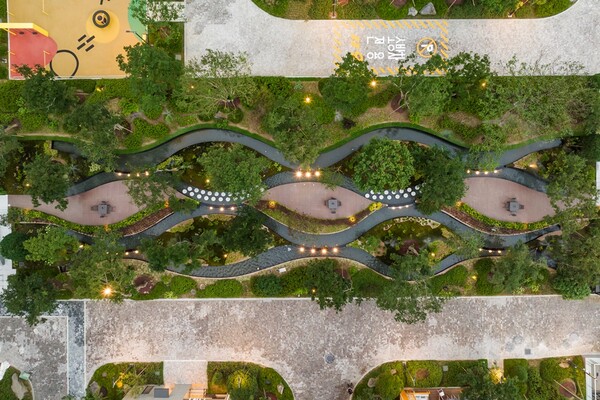 삼성물산 래미안 원베일리의 그린 캐스케이드./2025.9.21.삼성물산