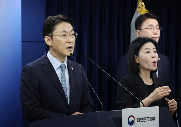 2025년 9월 19일 서울 종로구 정부서울청사에서 열린 해킹 대응을 위한 과기정통부-금융위 합동 브리핑에서 권대영 금융위원회 부위원장이 사고 관련 설명을 하고 있다./사진=연합뉴스