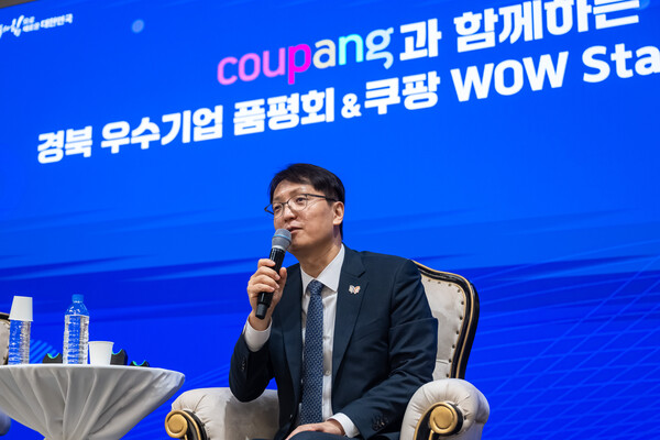 박대준 쿠팡 대표가 2025년 9월 23일 탠포드호텔 안동 그랜드볼룸에서 열린 ‘쿠팡과 함께하는 경북 우수기업 품평회 & 쿠팡 WOW Stage in 경북‘ 행사에서 청년들과 질의응답을 진행하고 있다. / 사진=쿠팡