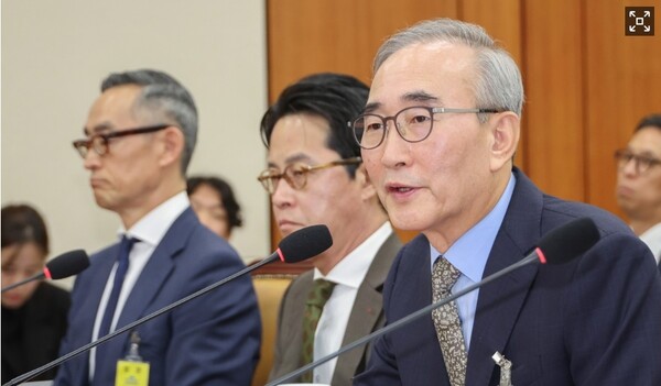 김영섭 KT 대표이사가 2025년 9월 24일 서울 여의도 국회 과학기술정보방송통신위원회에서 열린 통신·금융 대규모 해킹사고에 대한 청문회에서 위원 질의에 답하고 있다. / 사진=연합