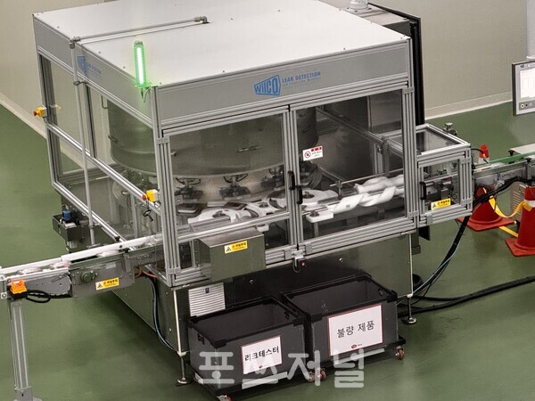 하림퍼스트 치킨의 불량 제품을 걸러내는 공정./2025.9.26.사진=신은주 기자