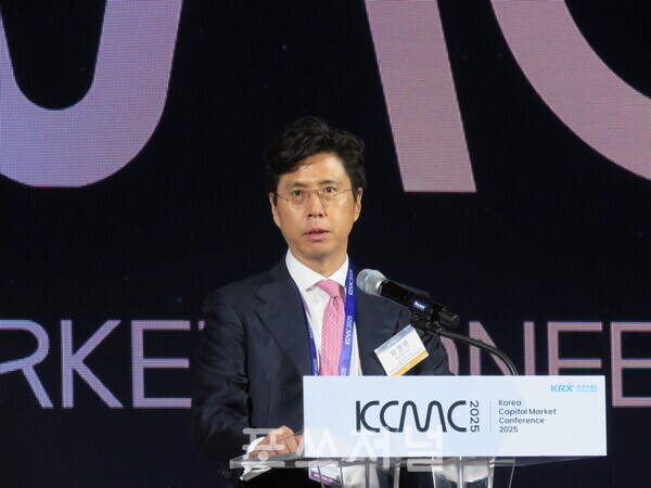 박명제 삼성자산운용 부사장이 2025년 9월 29일 서울 중구 웨스틴 조선 호텔에서 개최된 '한국 자본시장 컨퍼런스 2025'(Korea Capital Market Conference 2025, KCMC 2025)의 '한국 ETP(상장지수상품) 시장의 성장과 새로운 도약' 세션에서 기조연설하고있다. /사진=강민혁 기자