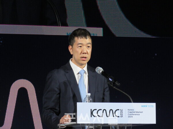 임태혁 삼성자산운용 ETF 운용본부장(상무)이 2025년 9월 29일 서울 중구 웨스틴 조선 호텔에서 개최된 '한국 자본시장 컨퍼런스 2025'(Korea Capital Market Conference 2025, KCMC 2025)의 '한국 ETP(상장지수상품) 시장의 성장과 새로운 도약' 세션에서 '한국 ETF 시장의 현황과 전망'을 주제로 발표하고 있다. /사진=강민혁 기자