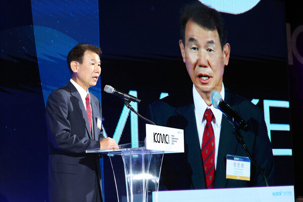 정은보 한국거래소 이사장이 2025년 9월 29일 오전 '한국자본시장컨퍼런스 2025'(Korea Capital Market Conference 2025, KCMC 2025)에서 개회사를 하고있다. /사진=한국거래소