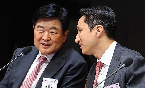 권오갑 HD현대 회장(왼쪽)과 정기선 HD현대 수석부회장. /2025.10.1 연합