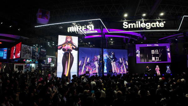 ] 스마일게이트는 2025년 9월 25~28일 일본 지바현 마쿠하리 멧세에서 개최된 '도쿄게임쇼 2025'(TGS)에서의 공식 부스 운영이 성황리에 마무리됐다고 2025년 10월 1일 밝혔다. TGS 2025 미래시 부스 전경. /사진=스마일게이트 