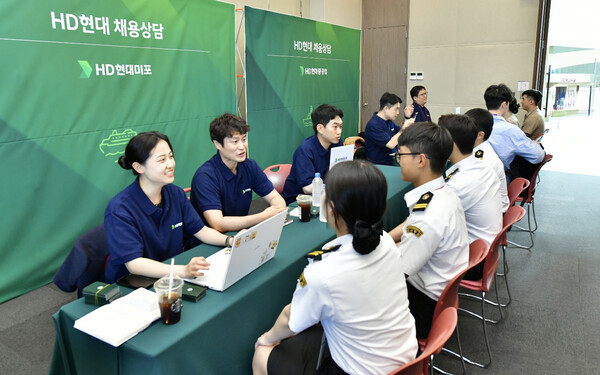 2025년 5월 '마덱스 2025' 현장에서 채용박람회가 실시되고 있다./2025.10.12 HD현대중공업