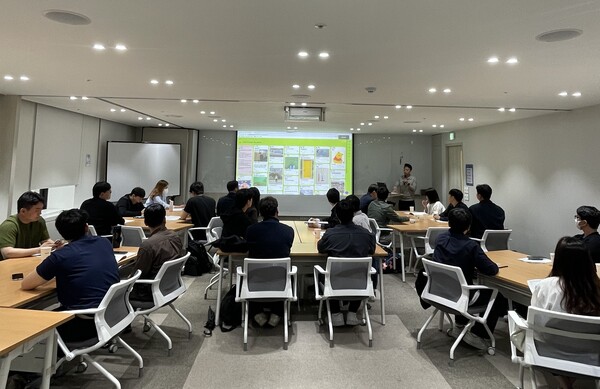 삼표그룹 광화문 본사 비즈니스센터에서 열린 신입사원 대상 삼표그룹 온보딩 교육에서 계열사와 사업 소개가 진행되고 있다. /2025.10.15 삼표그룹