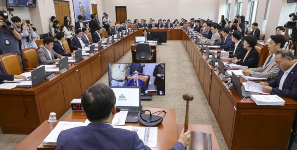 이철규 국회산업통상자원중소벤처기업위원회 위원장이 9월 25일 국회에서 열린 산자위 전체회의를 개회하고 있다./사진=연합뉴스