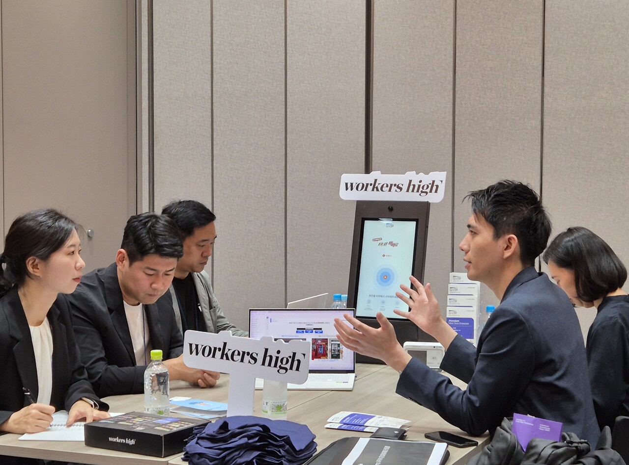 2025년 10월 20일 오후 한국 스타트업 워커스하이가 일본 현지 VC, CVC와 1대1 비즈니스 미팅을 진행하고 있다. 2025.10.21./사진=롯데지주