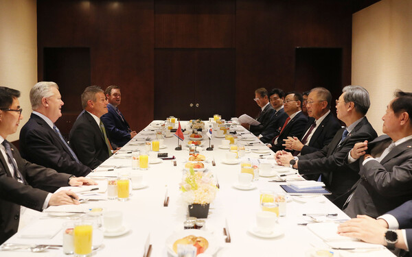 2025년 10월 24일 그랜드 하얏트 서울에서 류진 한국경제인협회 회장이 빌 리 테네시 주지사와 방한사절단을 초청해 조찬간담회를 개최했다./사진=한국경제인협회