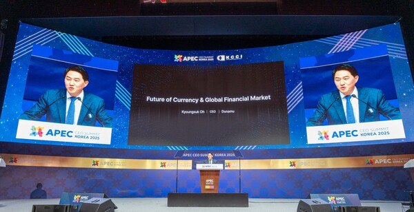 두나무 오경석 대표가 2025년 10월 29일 경주예술의전당 화랑홀에서 열린 ‘APEC CEO 서밋 코리아 2025’에서 ‘통화와 글로벌 금융시장의 미래’를 주제로 기조연설을 하고 있다. /사진=두나무