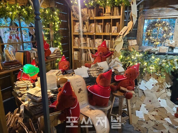 더현대 서울 크리스마스 마을 H빌리지의 편지공방 / 사진=이현민 기자