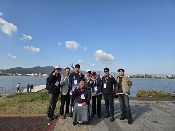 서울주택도시개발공사(SH) 직장운동경기부 장애인조정팀이 기념사진을 촬영하고 있다. /2025.11.5 서울주택도시개발공사