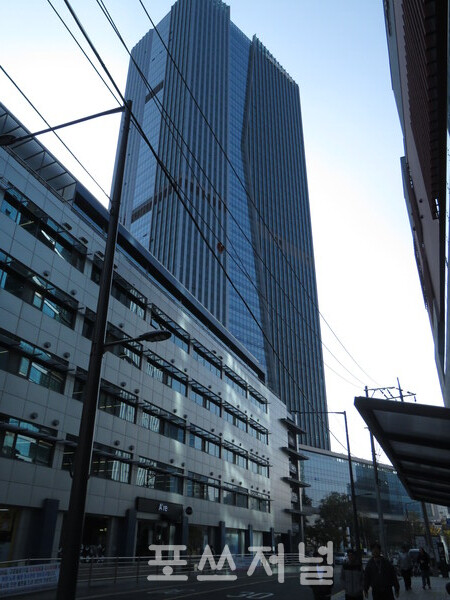 넷마블은 2025년 11월 5일 서울 구로구 넷마블 사옥 지타워에서 개최된 '지스타2025 출품작 미디어 시연회'에서 지스타 출품 예정인 '일곱 개의 대죄: Origin(오리진)', '몬길: STAR DIVE(스타 다이브)', '나 혼자만 레벨업: 카르마', '프로젝트 이블베인' 4종의 시연 버전을 공개했다. 서울 구로구 넷마블 사옥 지타워 전경. /사진=강민혁 기자