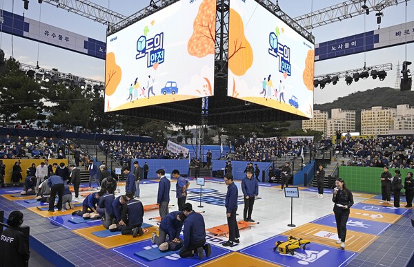 2025년 11월 5~6일 현대차 울산공장에서 열린 'H-안전투게더: 안전의 가치, 모두 다 같이' 행사에 현대차 임직원들이 참여하고 있다./사진=현대차